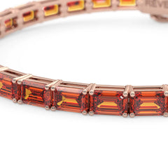 Tennisarmband mit smaragdgeschliffenem (6x4mm) orangefarbenem Laborsaphir in 18K Roségold-Vermeil