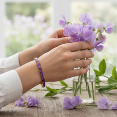 Tennisarmband mit smaragdgeschliffenem (6x4mm) violettem Laborsaphir in 18 Karat Gelbgold-Vermeil