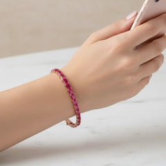 Bracelet de tennis en vermeil or rose 18 carats avec rubis rose rouge de laboratoire taille émeraude