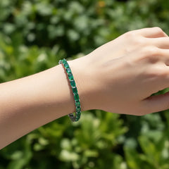 Tennisarmband mit smaragdgeschliffenem (6x4mm) kolumbianischem Labor-Smaragd in 18 Karat Weißgold-Vermeil