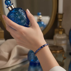 Tennisarmband mit smaragdgeschliffenem (6x4mm) kornblumenblauem Laborsaphir in 18K Roségold-Vermeil