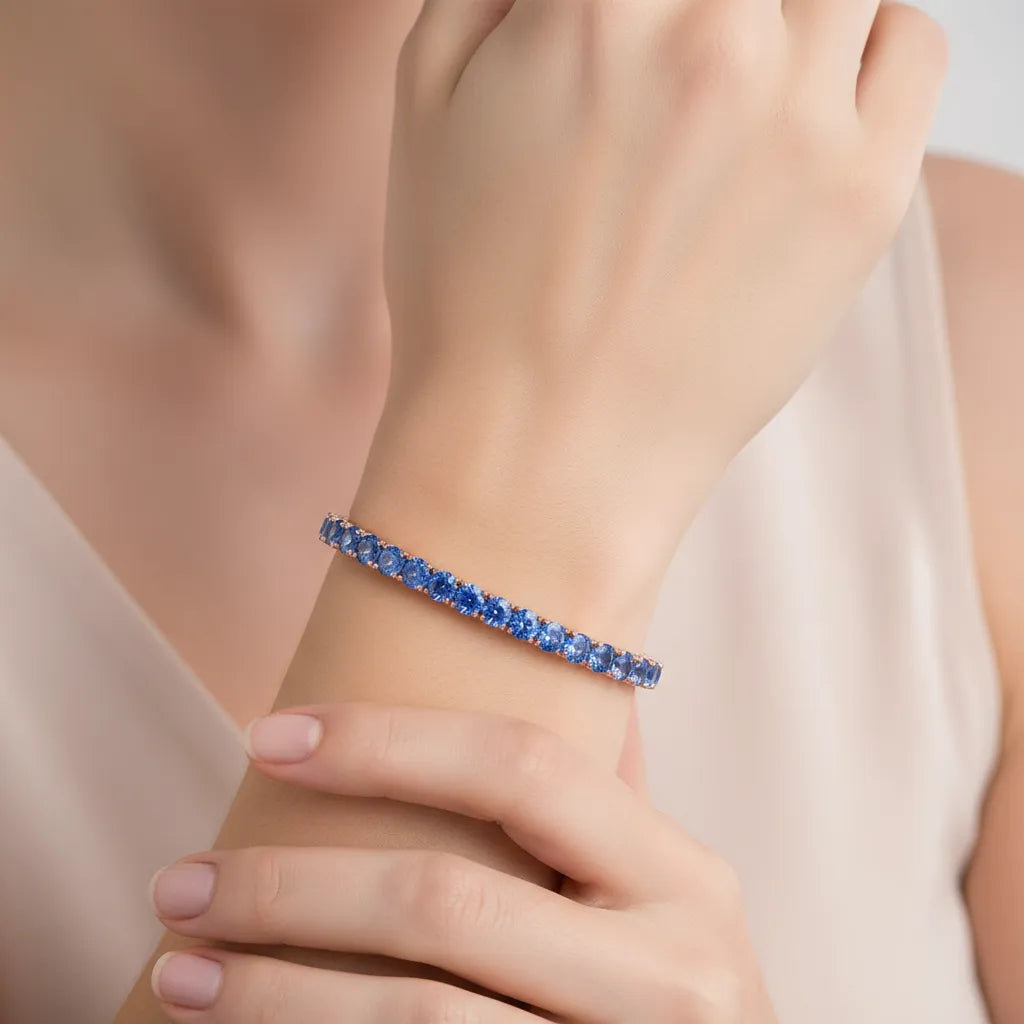 Rundes (4 mm) Tennisarmband mit laborgeprüftem kornblumenblauem Saphir, 18 Karat Roségold-Vermeil