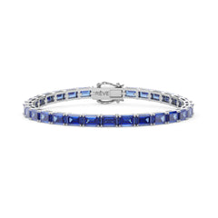 Bracelet de tennis en vermeil d'or blanc 18 carats et saphir bleuet de laboratoire taille émeraude