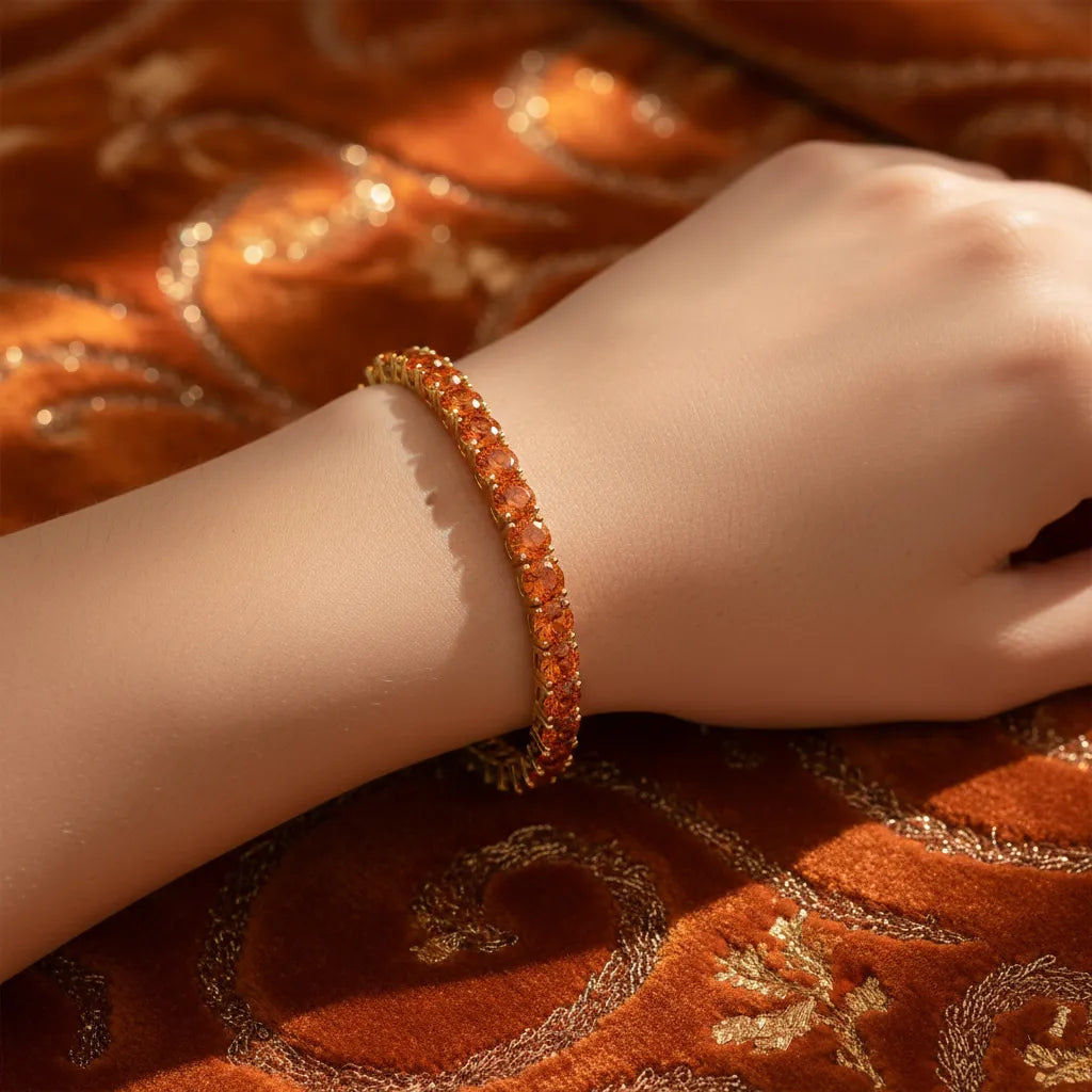 Rundes (4 mm) orangefarbenes Laborsaphir-Tennisarmband aus 18-karätigem Gelbgold-Vermeil