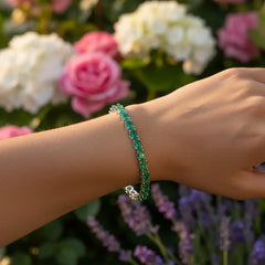 Ovales (6x4mm) Tennisarmband mit kolumbianischem Labor-Smaragd in 18K Weißgold-Vermeil