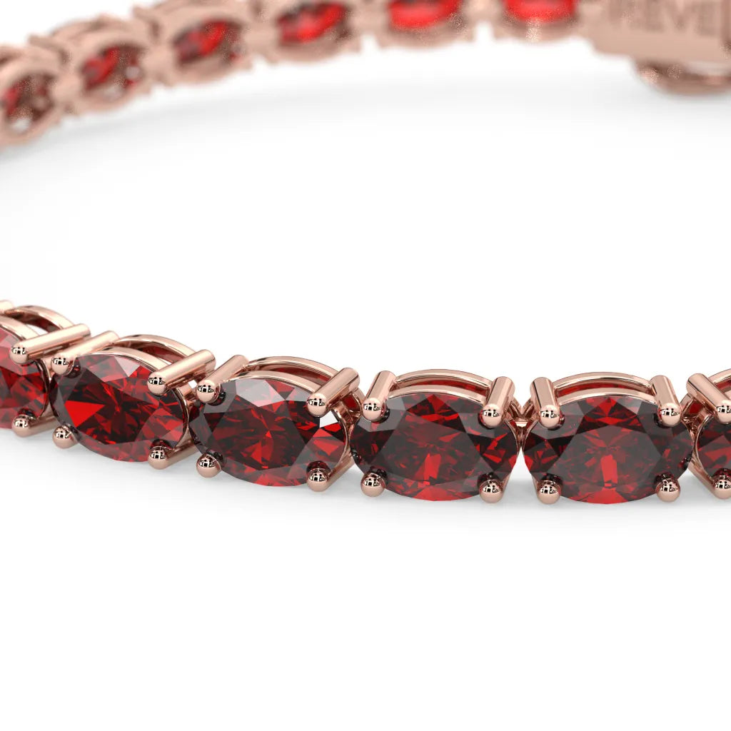 Ovales (6x4mm) Tennisarmband mit Rubin in Laborfarbe (Taubenblut) aus 18-karätigem Roségold-Vermeil
