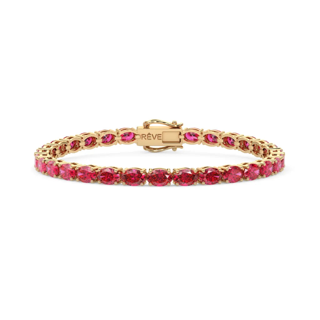 Bracelet de tennis ovale en rubis rose rouge de laboratoire, monté sur vermeil en or jaune 18 carats.