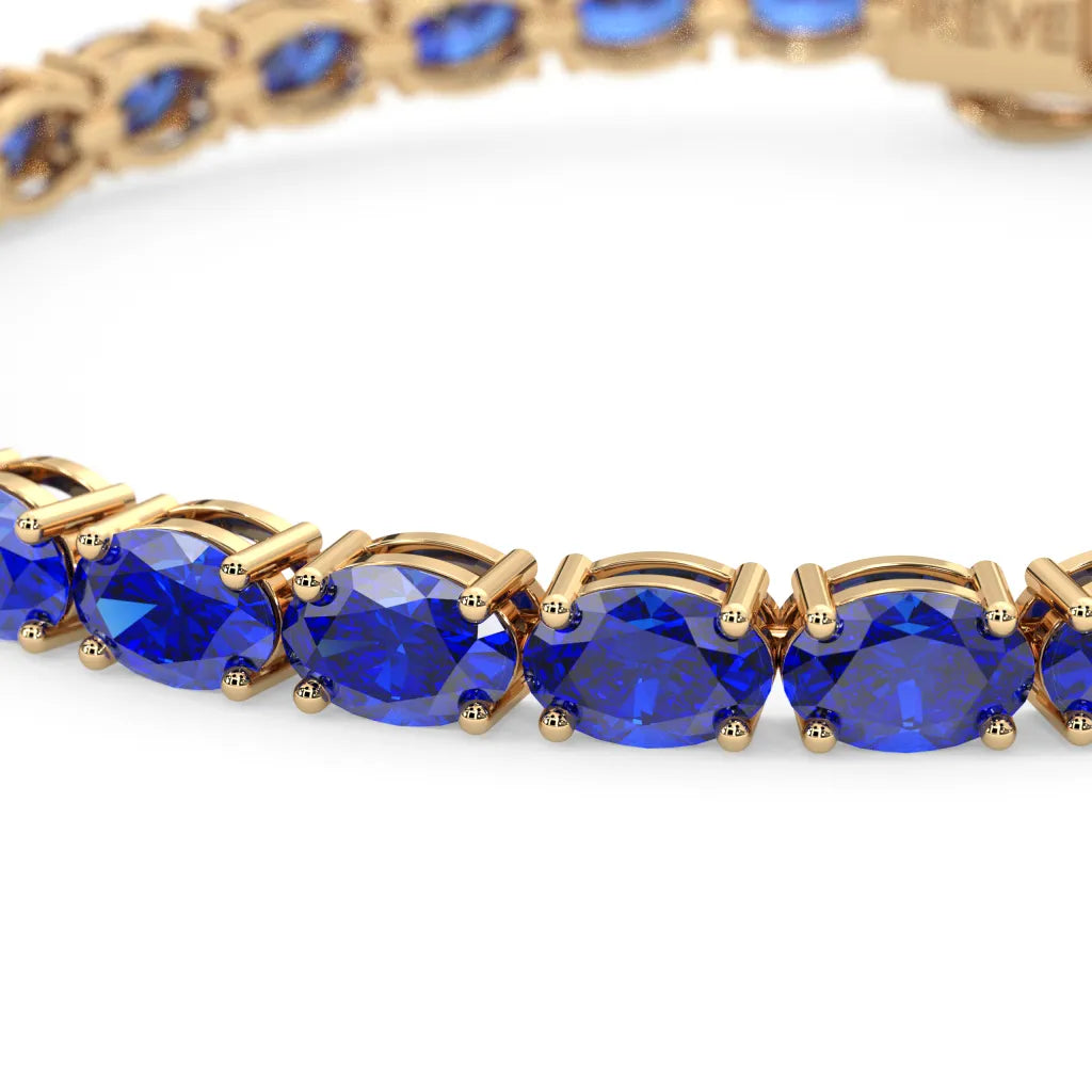 Bracelet de tennis ovale en saphir bleu royal de laboratoire, monté sur vermeil en or jaune 18 carats
