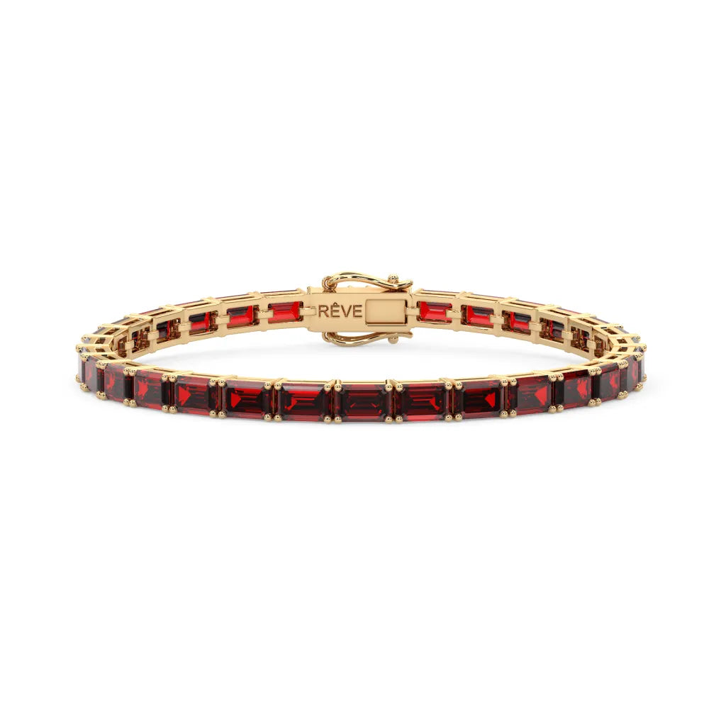 Bracelet de tennis en vermeil d'or jaune 18 carats orné d'un rubis sang de pigeon de laboratoire taille émeraude