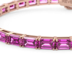 Tennisarmband mit smaragdgeschliffenem (6x4mm) pinkfarbenem Laborsaphir in 18K Roségold-Vermeil