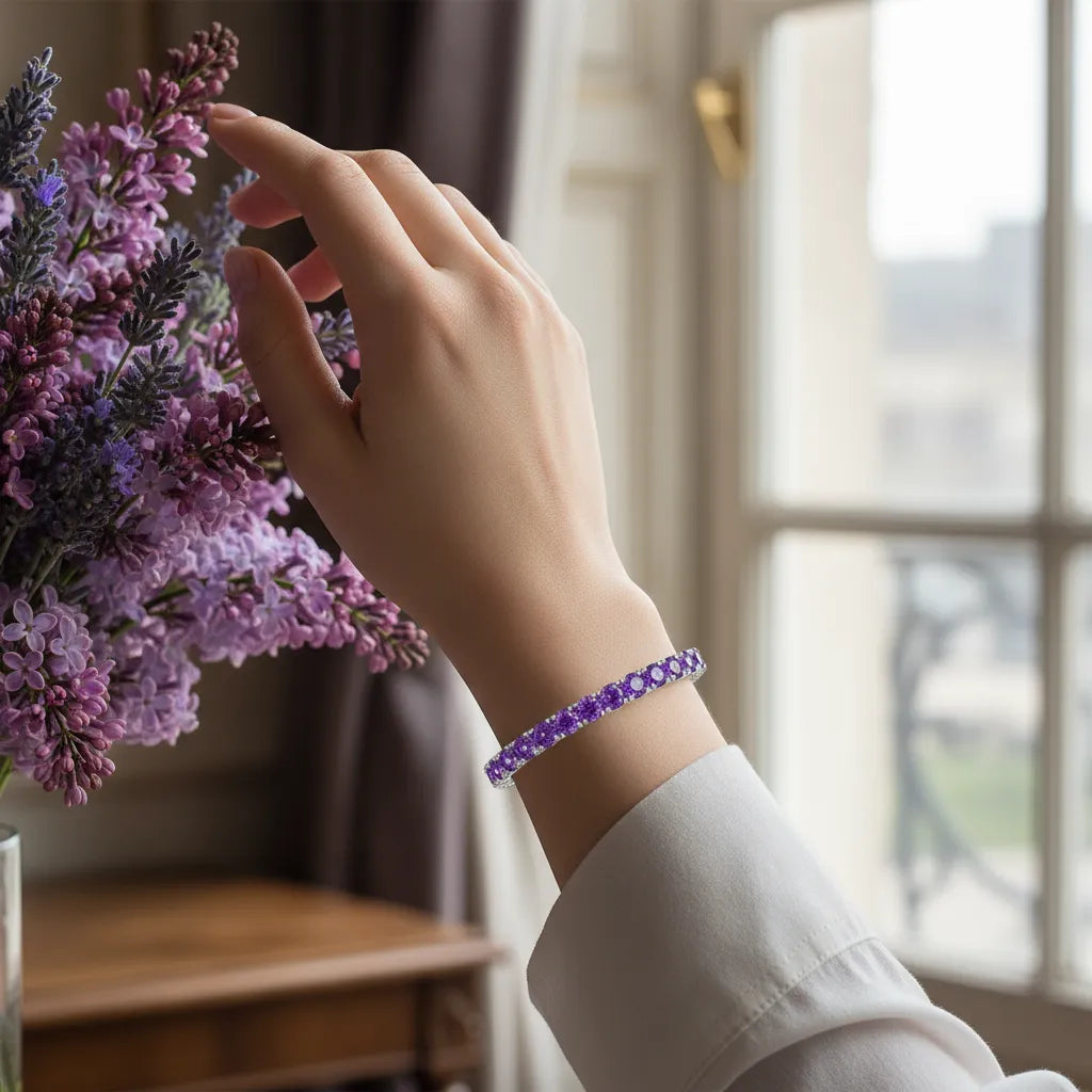 Rundes (4 mm) Tennisarmband mit violettem Laborsaphir aus 18-karätigem Weißgold-Vermeil