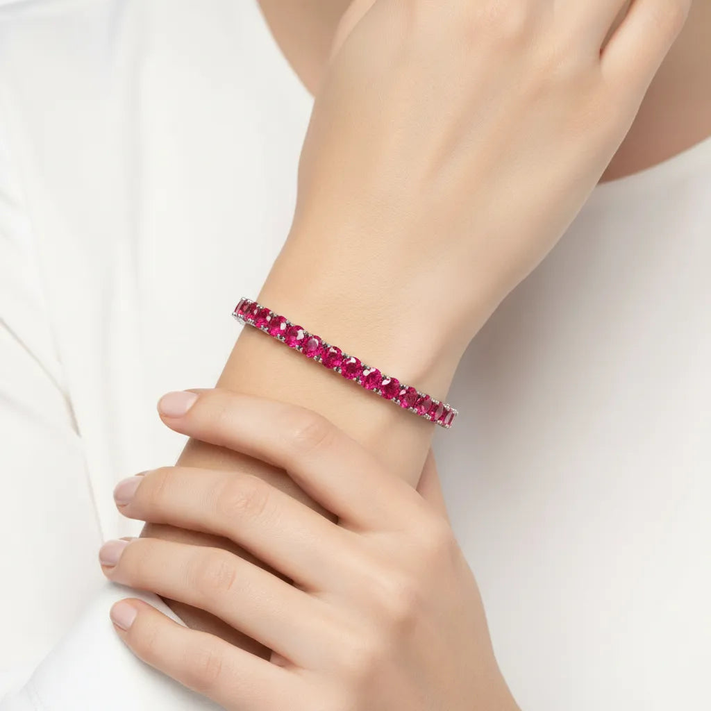 Rundes (4 mm) Tennisarmband mit laborgeprüftem rosarotem Rubin, 18 Karat Weißgold-Vermeil