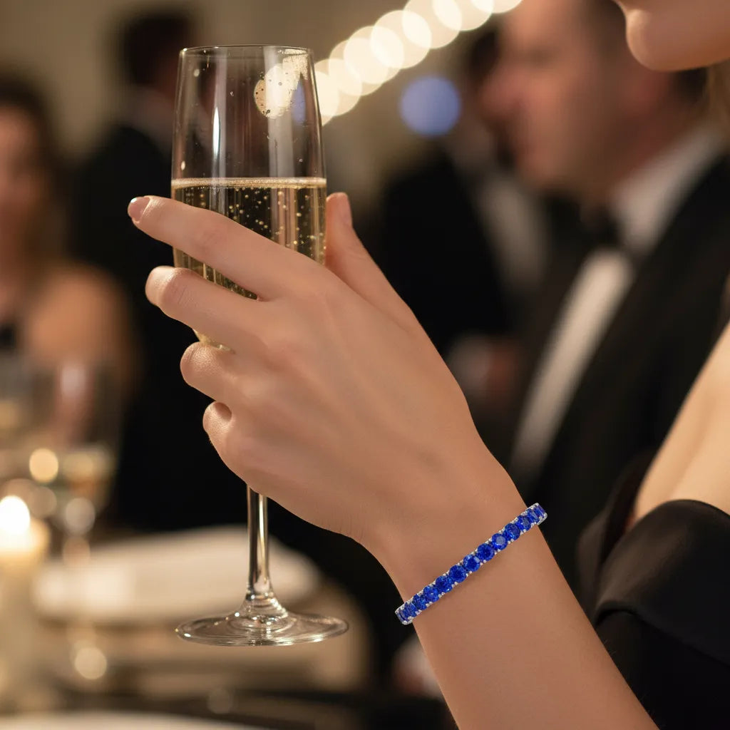 Rundes (4 mm) Tennisarmband mit königsblauem Laborsaphir aus 18-karätigem Weißgold-Vermeil