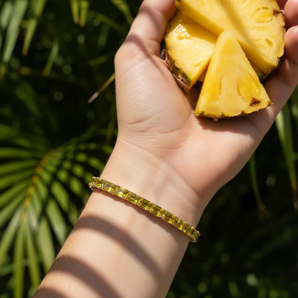 Tennisarmband mit smaragdgeschliffenem (6x4mm) gelbem Laborsaphir in 18K Roségold-Vermeil