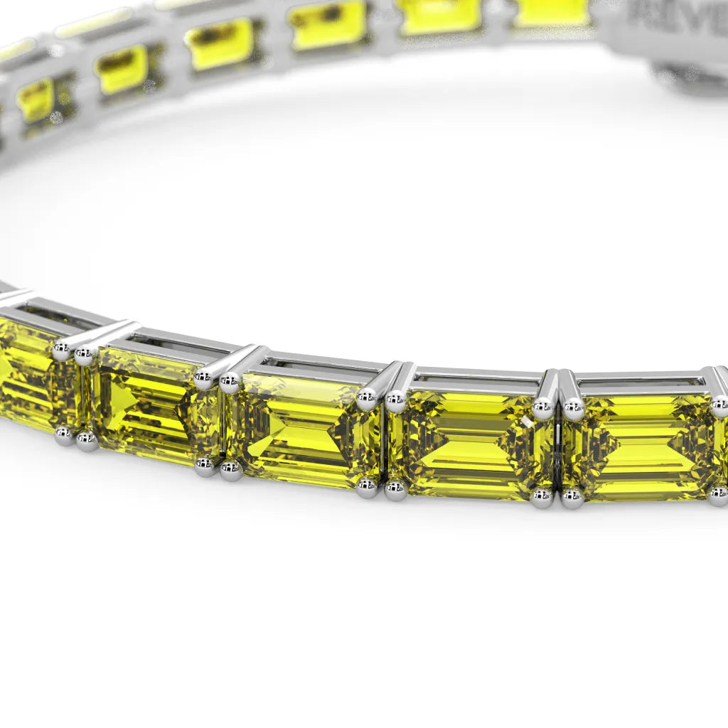 Bracelet de tennis en vermeil d'or blanc 18 carats et saphir jaune de laboratoire taille émeraude