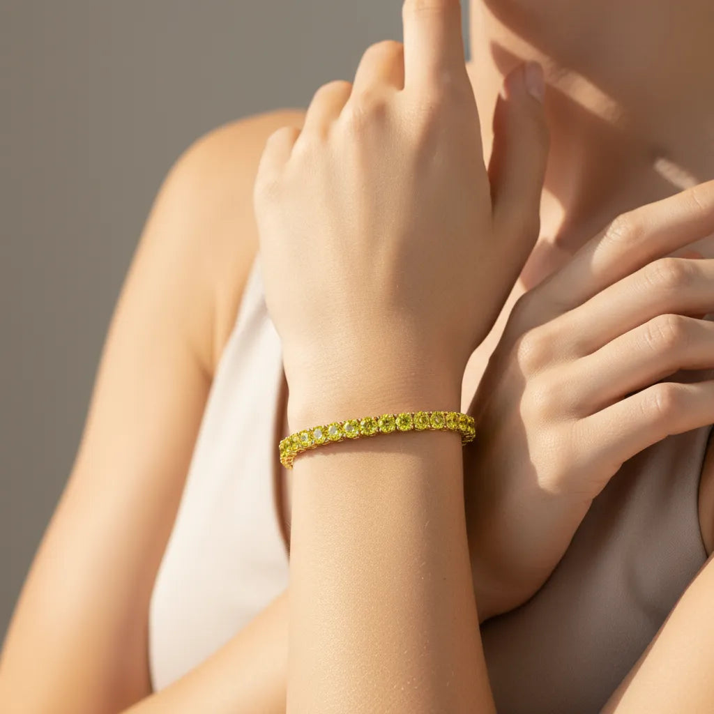 Rundes (4 mm) Tennisarmband mit gelbem Laborsaphir, 18 Karat Gelbgold-Vermeil