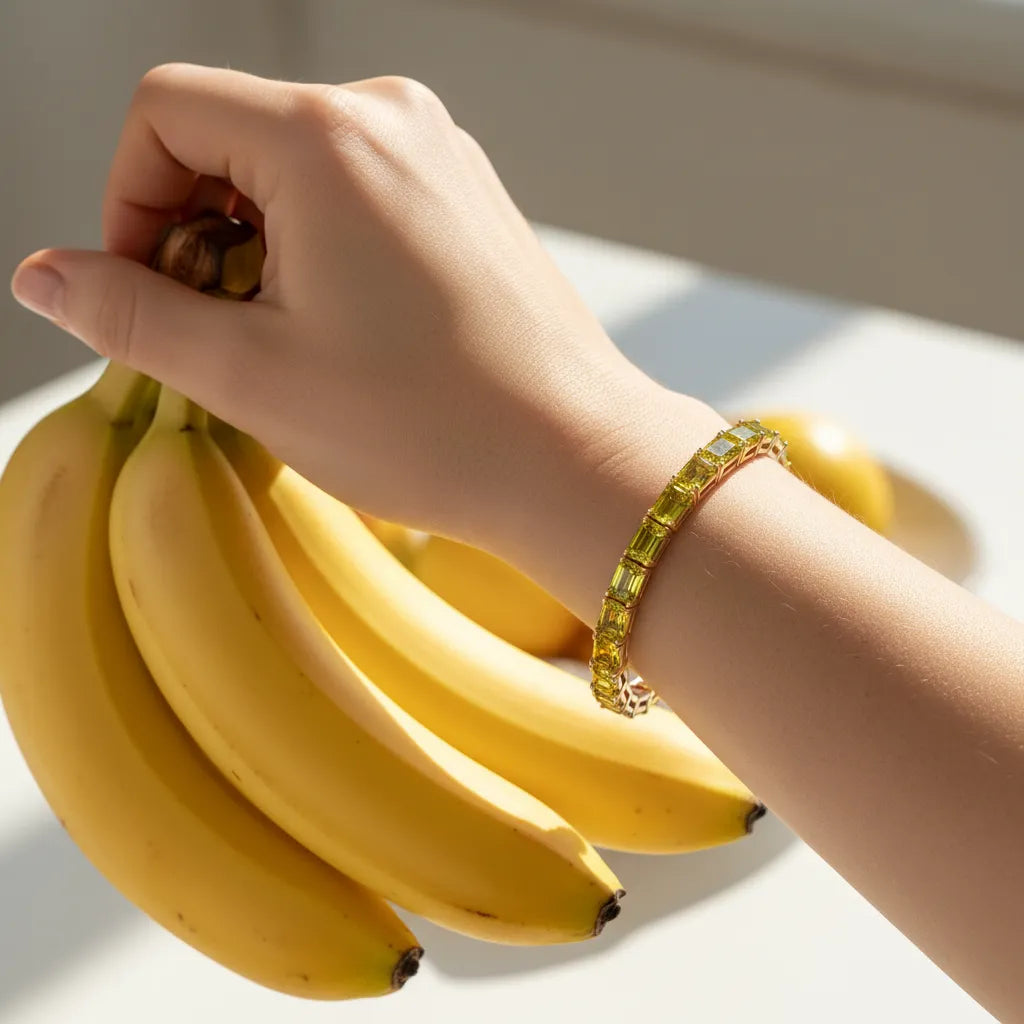 Bracelet de tennis en vermeil d'or jaune 18 carats et saphir jaune de laboratoire taille émeraude