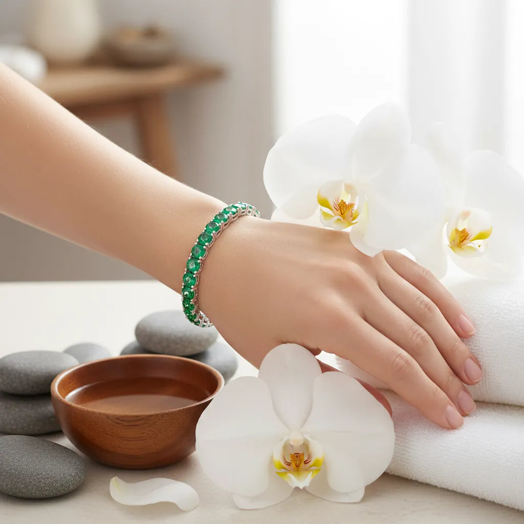 Rundes (4 mm) Tennisarmband mit laborgeprüftem sambischem Smaragd, 18 Karat Weißgold-Vermeil