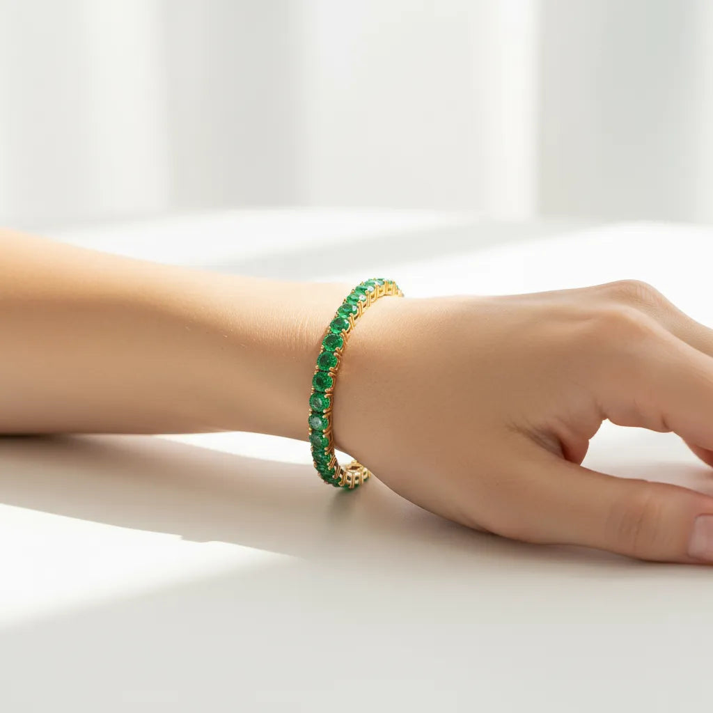 Rundes (4 mm) Tennisarmband mit kolumbianischem Labor-Smaragd, 18 Karat Gelbgold-Vermeil