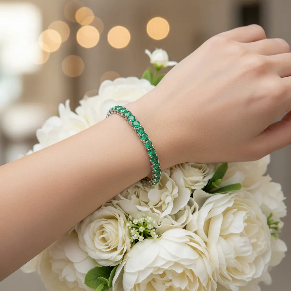 Rundes (4 mm) Tennisarmband mit kolumbianischem Labor-Smaragd, 18 Karat Weißgold-Vermeil