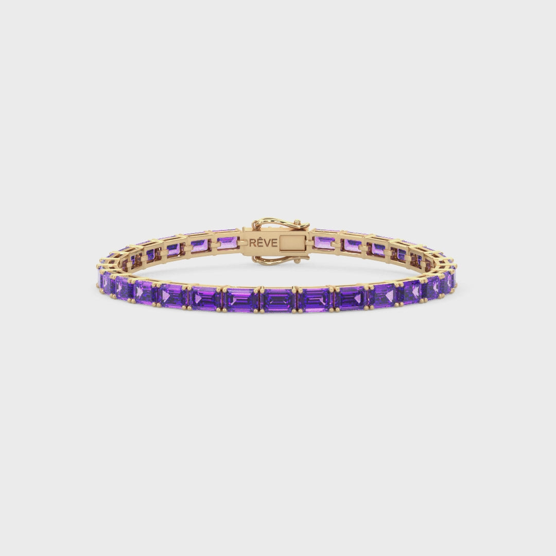 Bracelet de tennis en vermeil d'or jaune 18 carats et saphir violet de laboratoire taille émeraude